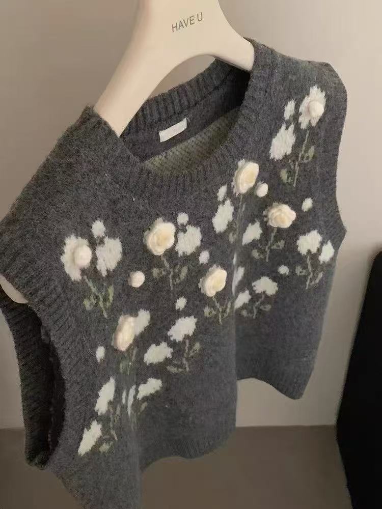 FLOWER APPLIQUE VEST