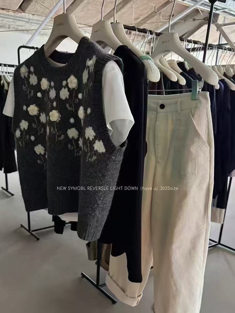 FLOWER APPLIQUE VEST