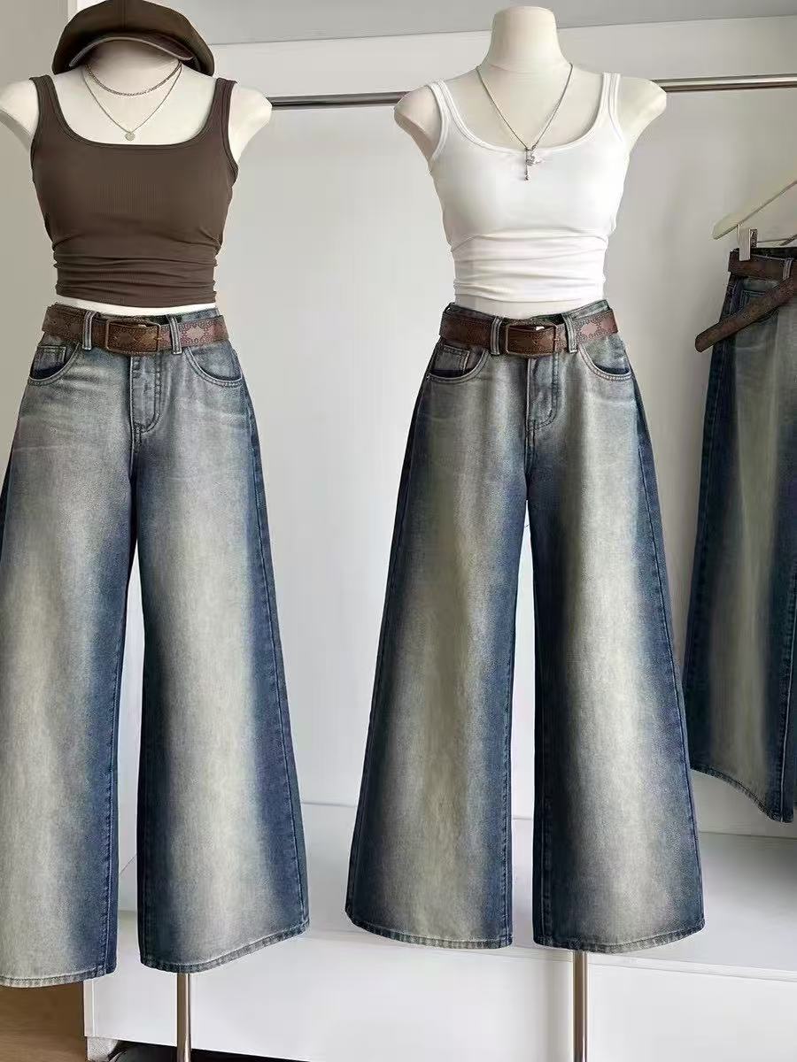 STRAIGHT LEG JEANS