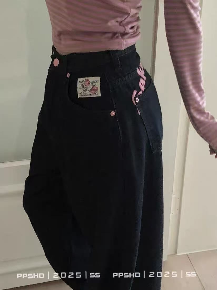 FLORAL EMBROIDERED HIGH-WAIST JEANS